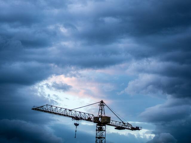 Storm cloud over the tower crane.
